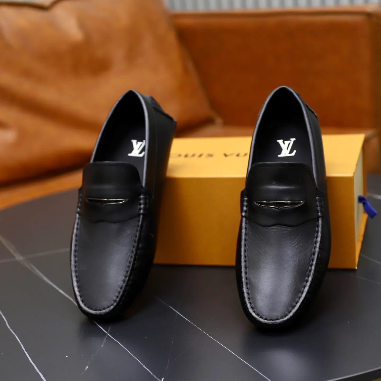 Ex-factory price: 480💰【LV】Louis Vuitton ⚠️High-end men’s driving and pedal series ⚠️38-44 (customized for 45) ⚠️All original cowhide leather! Thick and soft! Made entirely of calfskin lining! Rubber sheet anti-slip beanie sole! Three-dimensional package technology! Fashionable and classic! Handicrafts! Original high quality! Feel free to compare!